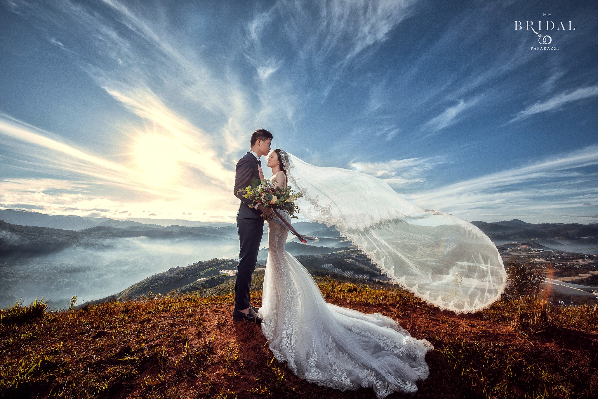 Nếu bạn đang ở Bảo Lộc và muốn tạo ra những bức ảnh cưới đẹp nhất, hãy đến với Studio chụp ảnh cưới Bảo Lộc! Với đội ngũ nhiếp ảnh chuyên nghiệp và trang thiết bị cao cấp, chúng tôi sẽ giúp bạn lưu giữ những khoảnh khắc ngọt ngào nhất của cuộc đời.