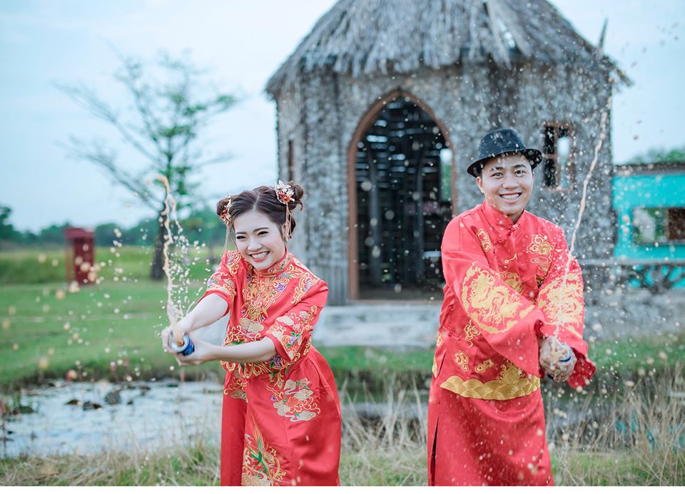 Studio chụp ảnh cưới phong cách Hàn Quốc tại Quận 7 sẽ làm bạn trở nên cuốn hút hơn trong bộ ảnh cưới của mình. Với trang phục và phong cách Hàn Quốc độc đáo, bạn sẽ có những tấm ảnh cưới mang đậm màu sắc châu Á cùng chất lượng ảnh tuyệt vời.