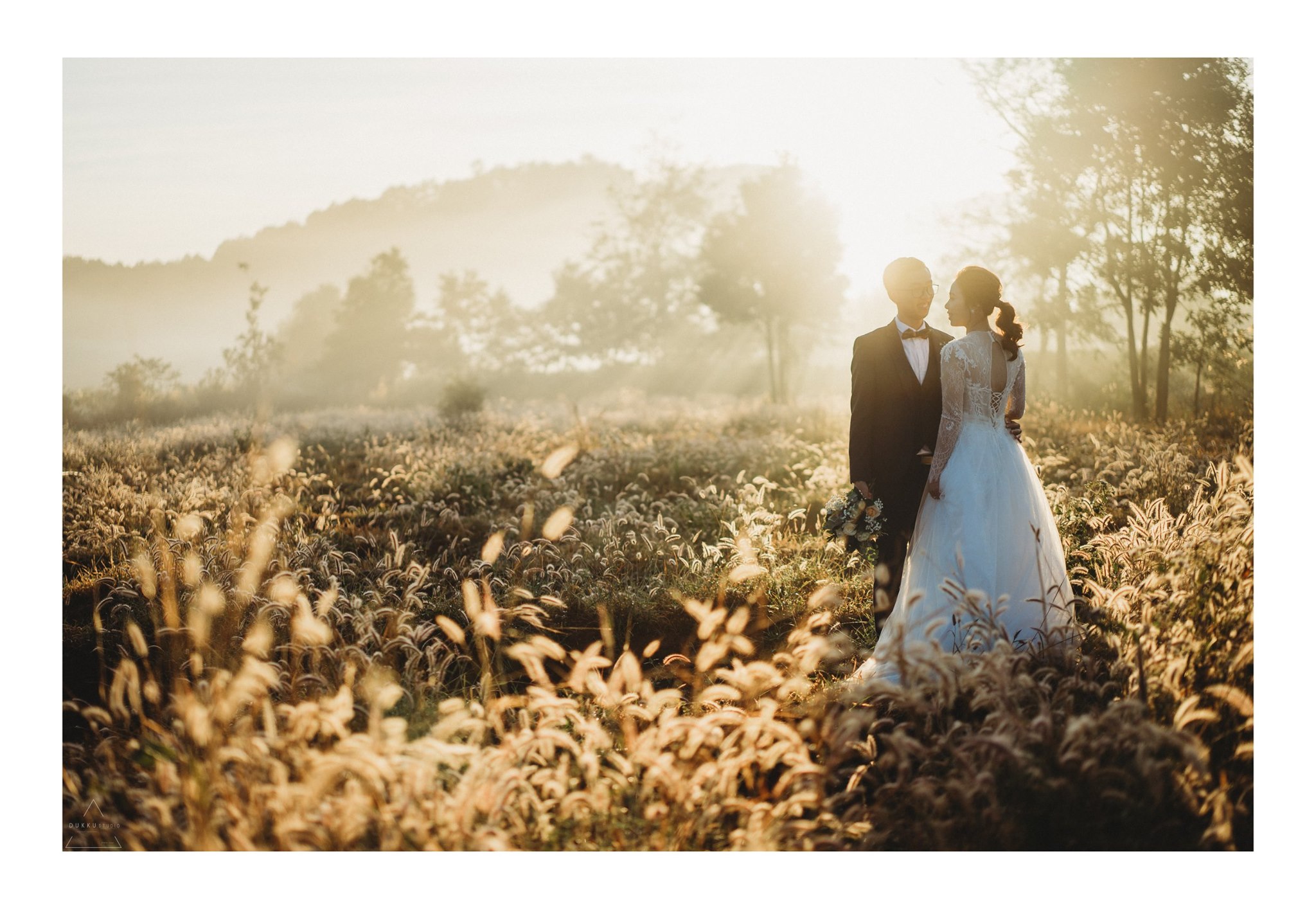Với sự chuyên nghiệp và tâm huyết của các nhiếp ảnh gia tại Gia Lai, Studio chụp ảnh cưới tại đây sẽ mang đến cho bạn những bức ảnh cưới hoàn hảo nhất. Bằng sự tư vấn tận tình và những gợi ý sáng tạo, chụp ảnh cưới sẽ trở nên đầy ý nghĩa và đẳng cấp.